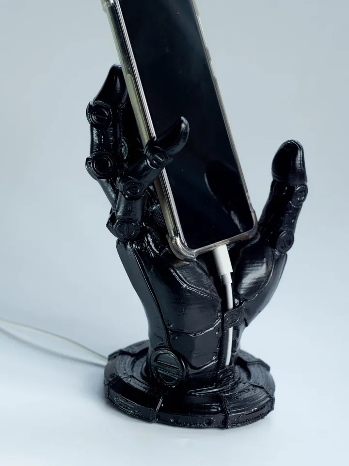 Robotic Hand Phone Stand – Futuristic and Functional Smartphone Holder, Cyber Decor, Robo Accessory, Sci-Fi Design, Gamer props