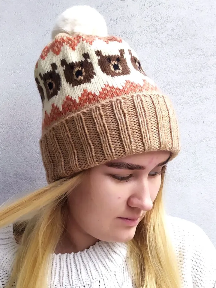 Warm pompom hat