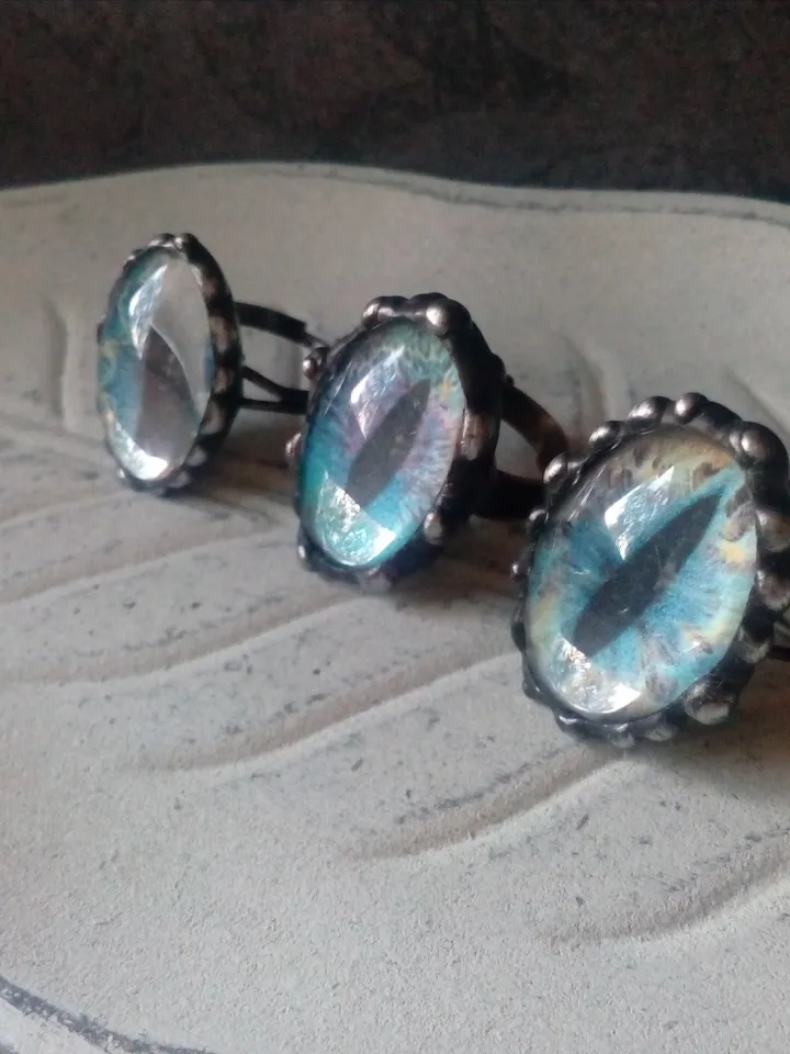 Chunky evil eye blue stained glass ring, Third eye witch ring, Halloween Cat eye ring, Dragon eye bijouterie