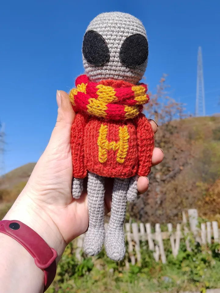 Alien gray doll in Harry Potter dress, UFO toy, Custom plush, Alien lover gift. Harry Potter lover gift.