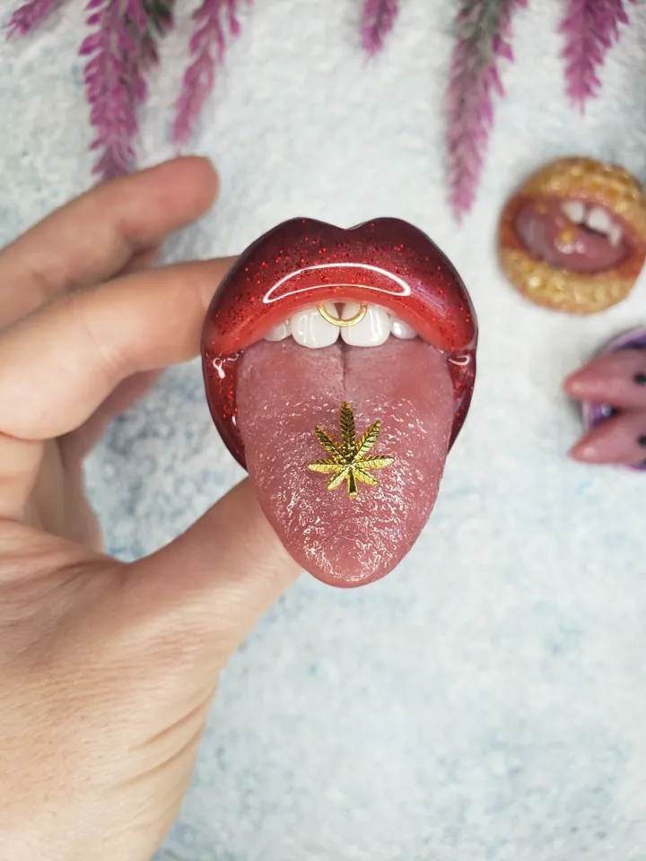Only to be custom made (orders being taken for the middle of February 2025) Glossy Glittery Red vampire Lips phone grip (not swappable) with tongue piercing