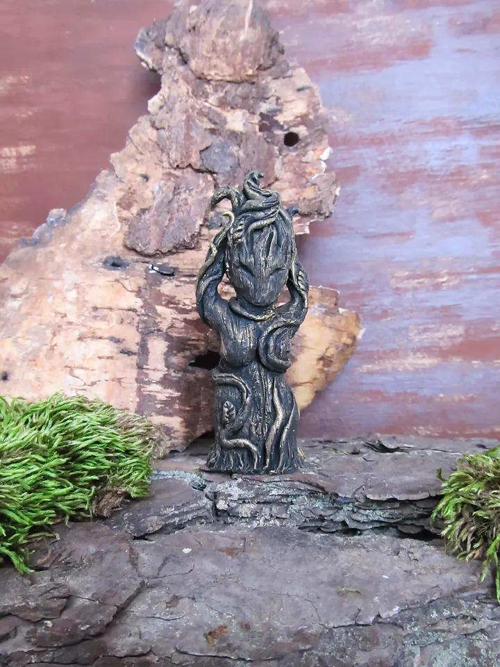 Dryad figurine Forest nymph Spirit Patroness tree Goddess Gaia Tooth fairy Pagan statue Wicca Amulet Fantasy monster miniature Forest Folk