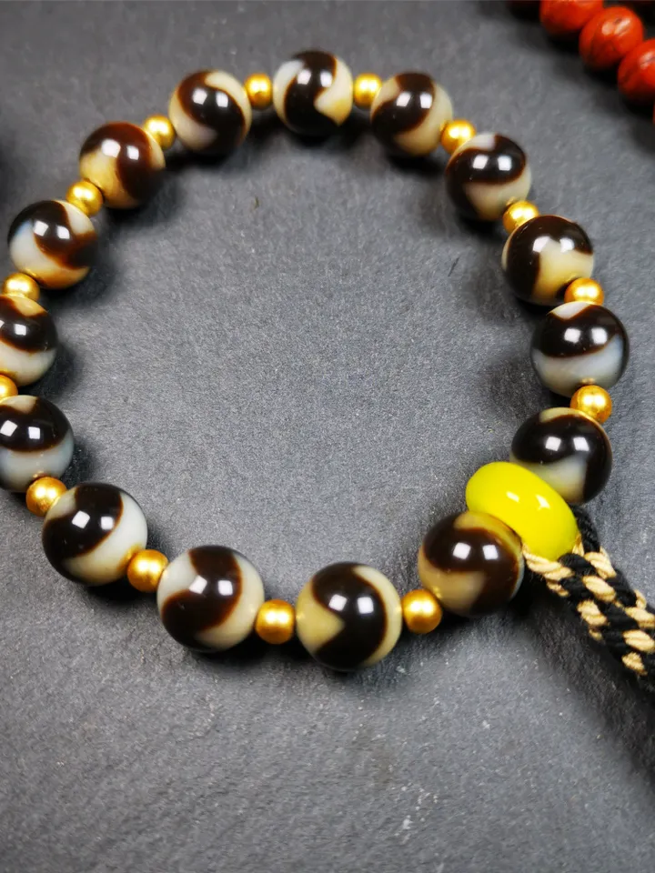 Gandhanra Tibetan Tiger Tooth Dzi Bead Bracelet Mala, 15 Beads,8.6&quot;