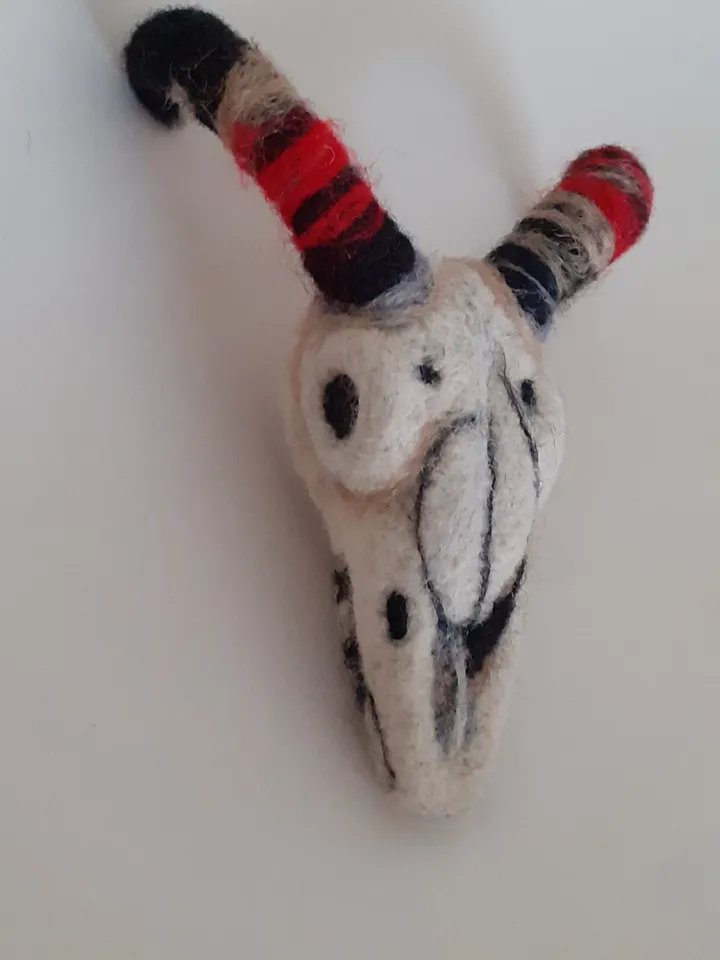 Satanic symbol goat skull brooch
