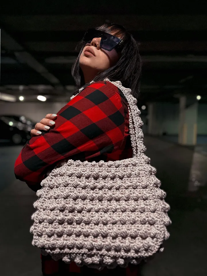 Women Crochet Tote Bag with Bobbles and Zipper in Powder Pink