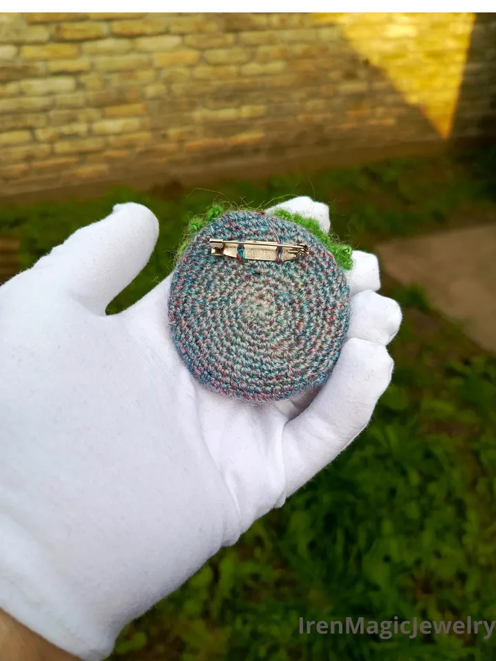 Crochet Brooch – Tree & Wildflower Motif