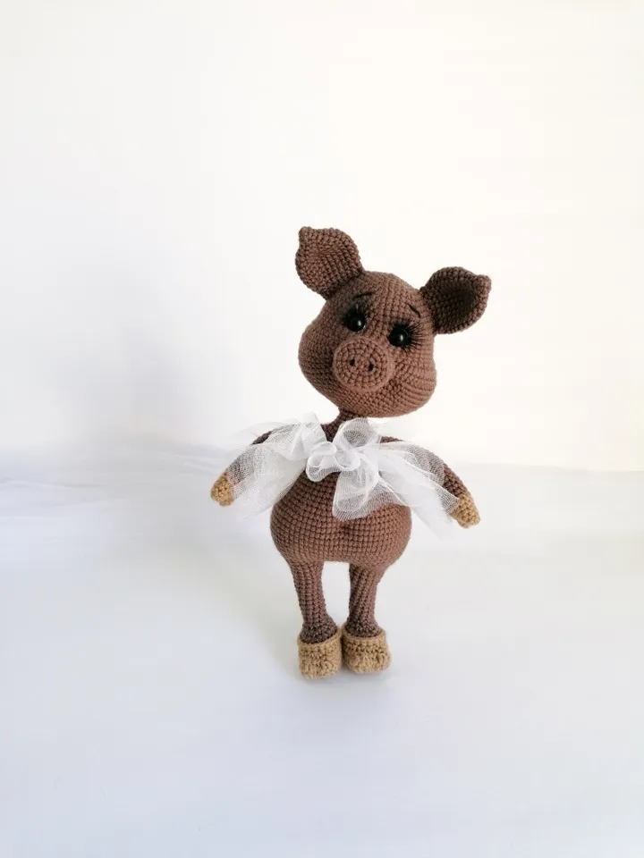 crocheted pig in the form of a ballerina.