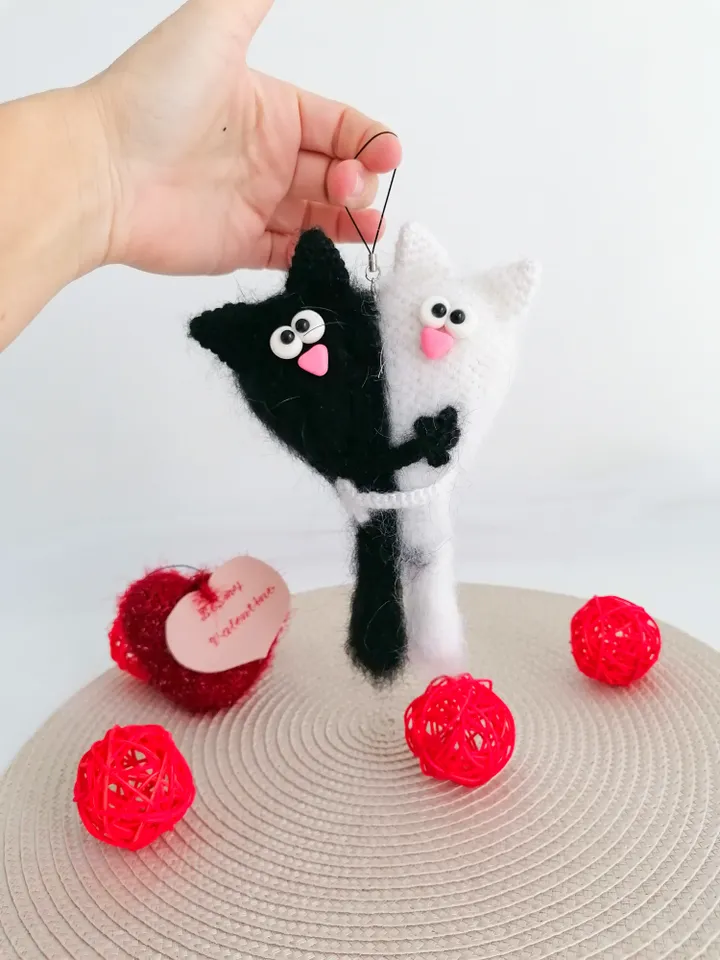 valentine's day gift, crocheted cats in love