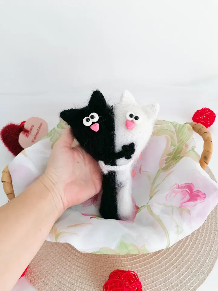 valentine's day gift, crocheted cats in love