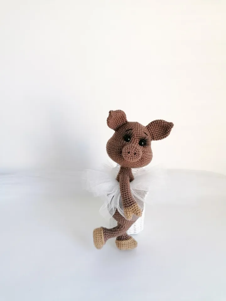 crocheted pig in the form of a ballerina.