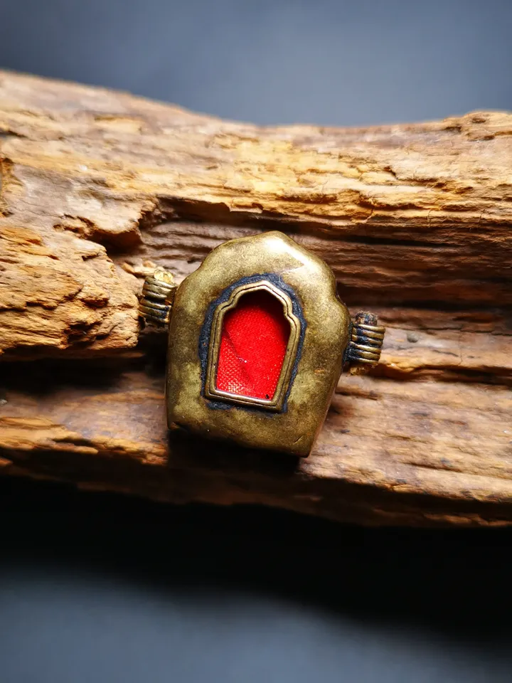 Gandhanra Antique Handmade Gau Ghau Shrine, Mini Tibetan Buddhist Altar Amulet Pendant,Made of Red Copper