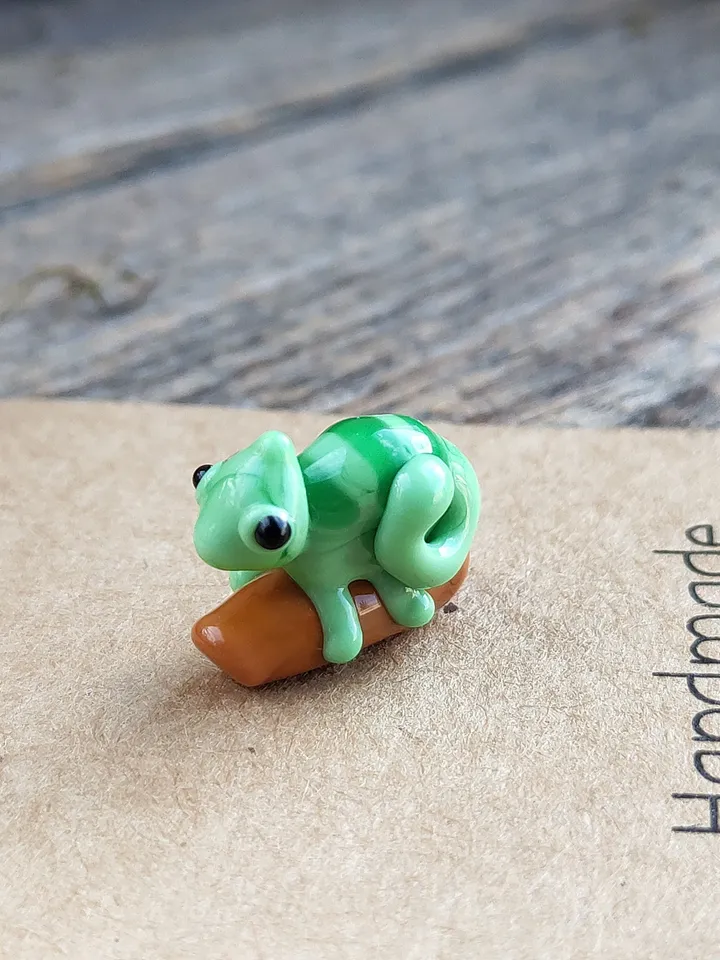 CHAMELEON FIGURINE glass figurines MIniature Chameleon ornament Glass Chameleon scuplture Chameleon gift Reptile figurine Terrarium Aquarium