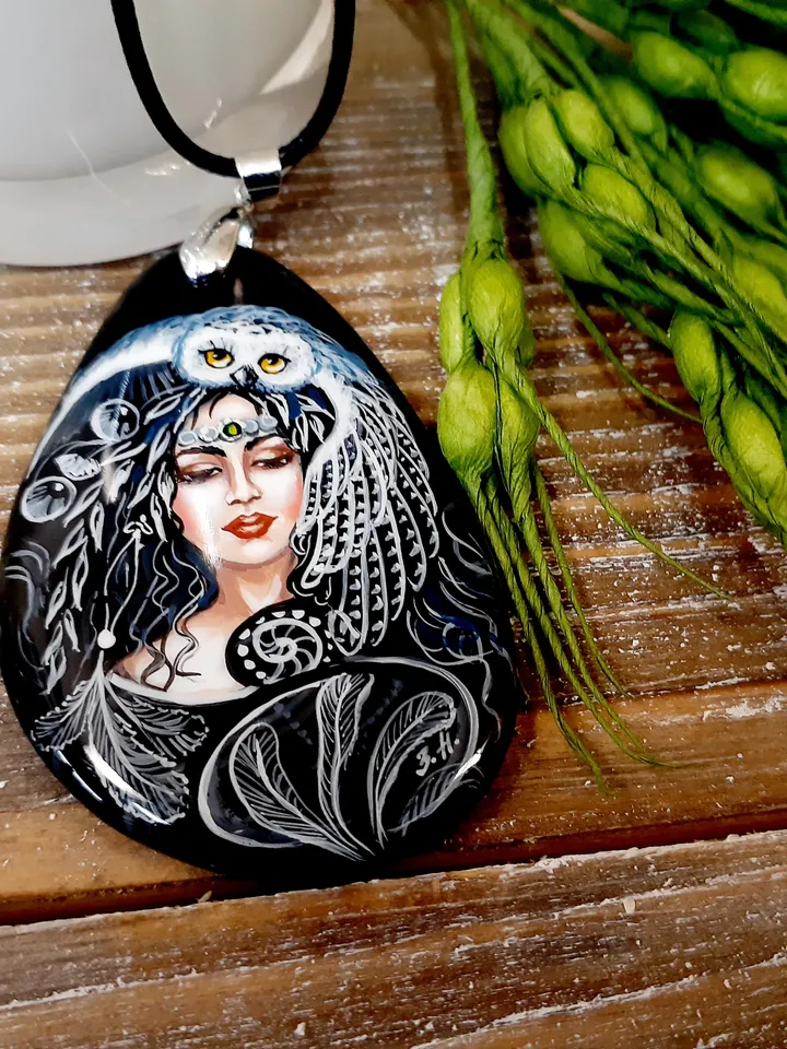 Wonderful Russian Painted agate pendant" Forest Fairy "miniature hand-painted Russian necklace Fine art jewelry Fedoskino Collectible