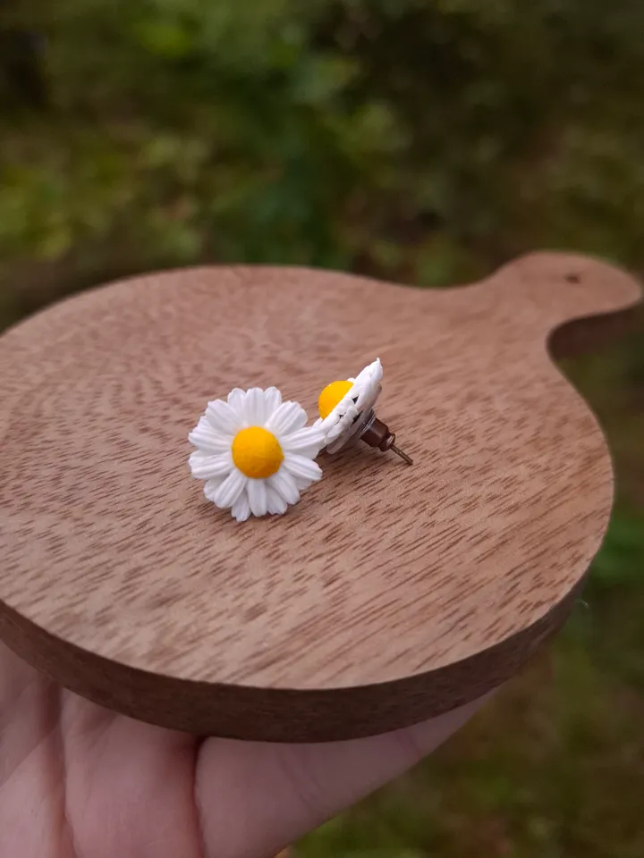 earrings with polymer clay chamomile
