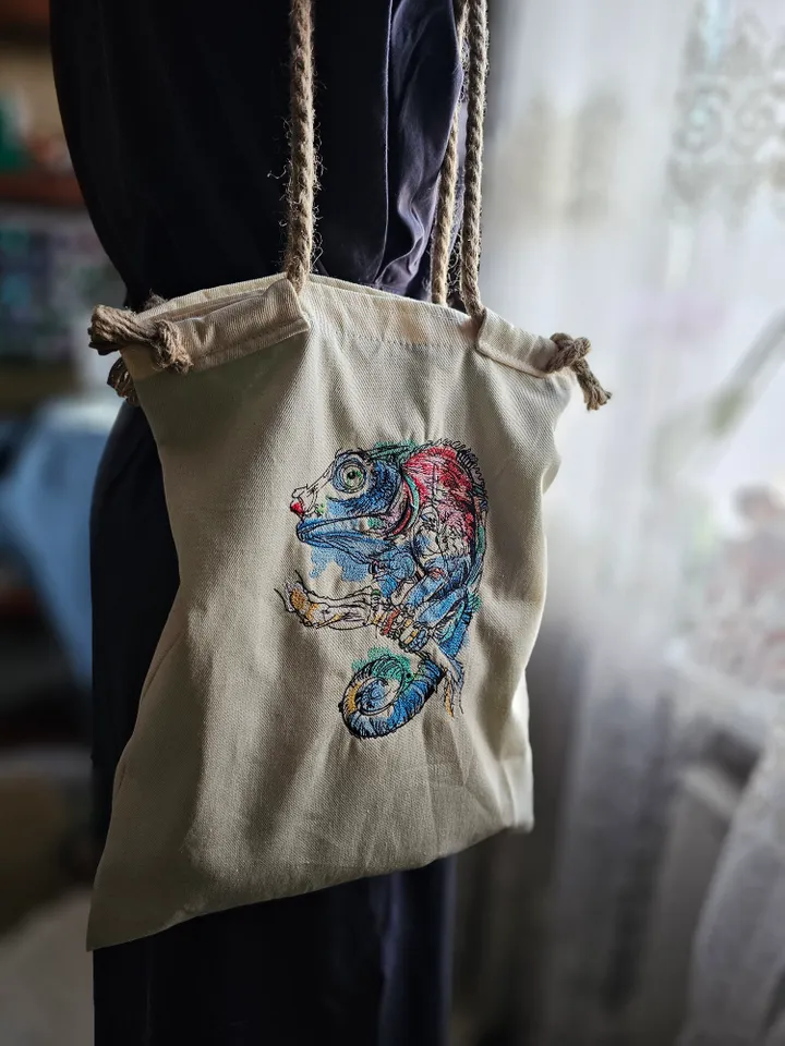 Shopper bag with embroidery