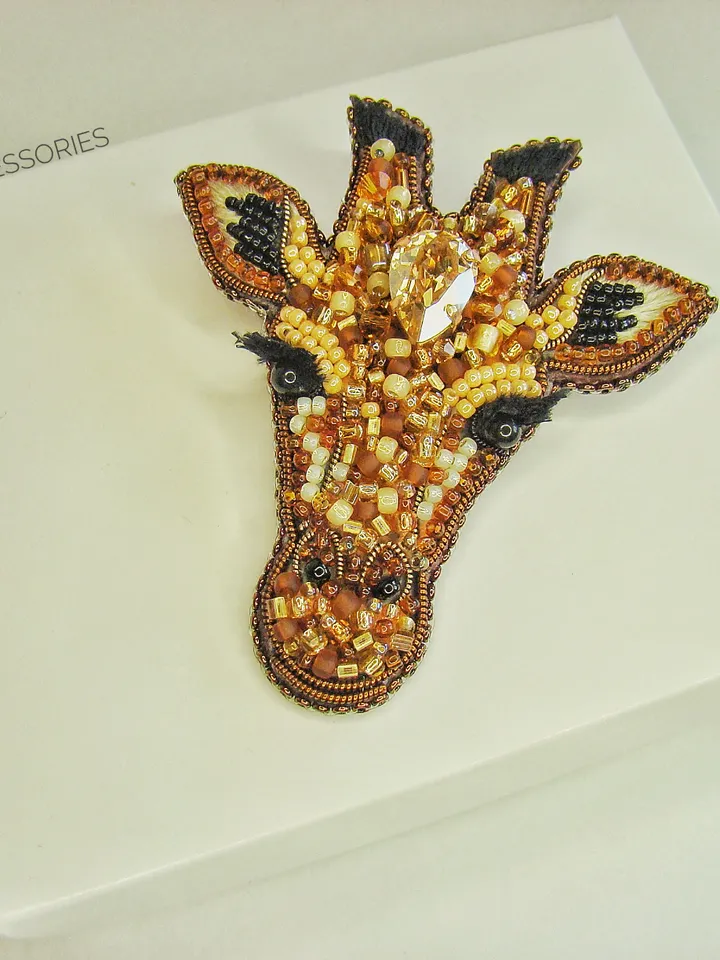 Brooch Giraffe, beaded brooch, embroidered brooch, handmade design, custom brooch, animal brooch