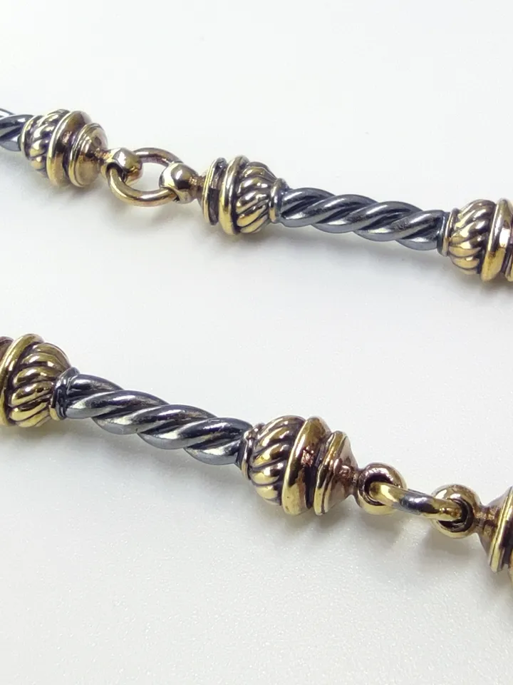 A gorgeous bracelet with an original weave