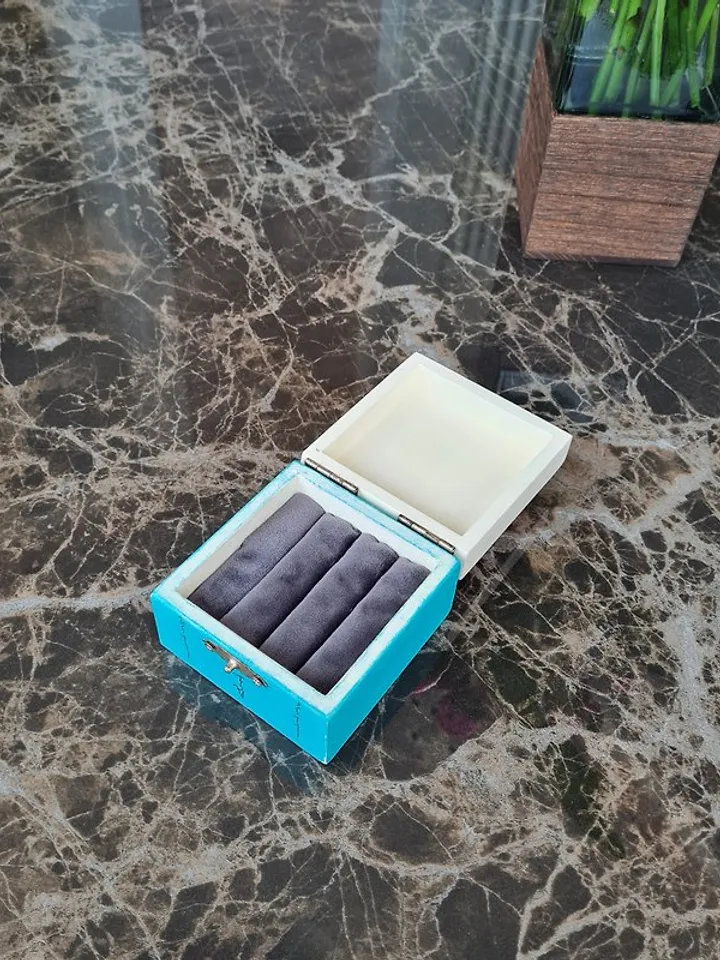 Handmade painted ring box Flower jewelry box for earring and ring, 戒指收納盒, 肖像画