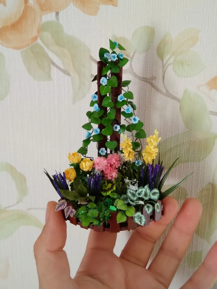 Corner front garden for the puppet garden.1:12 scale.