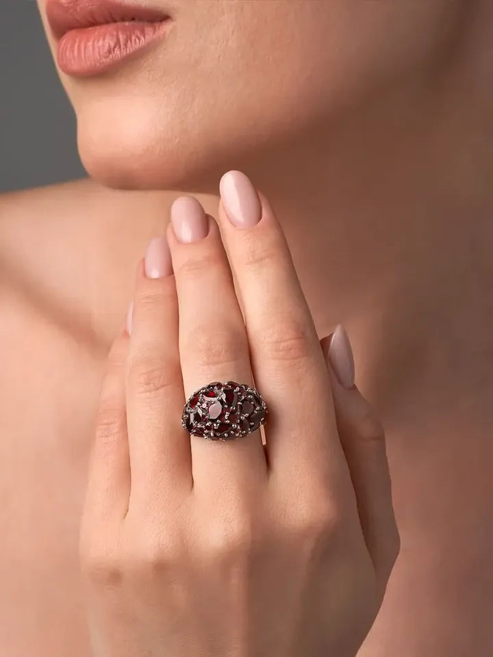 Women's ring, silver 925 with garnet