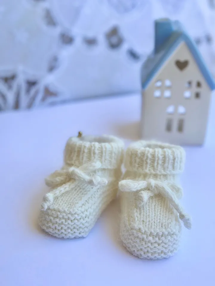 Easy Newborn Booties Knitting Pattern & Tutorial - 0-3M PDF Download ENG