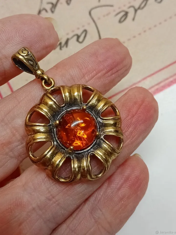 Flower Pendant Golden with Amber
Openwork Floral Jewelry for girls women Necklace black fake leather cord