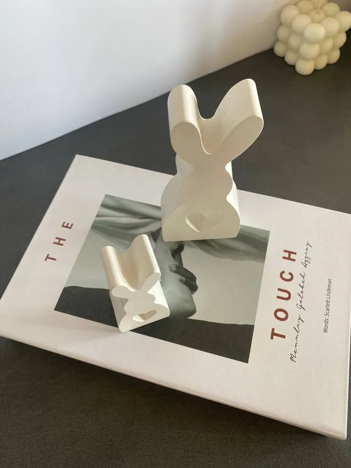 Plaster figures of rabbits
