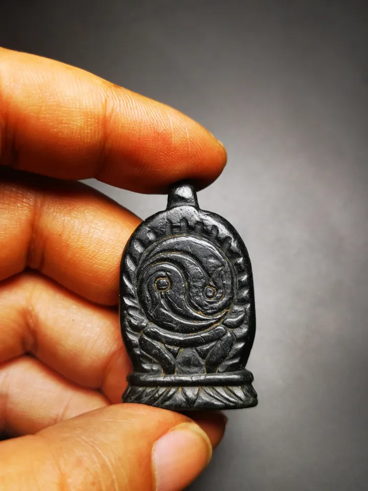 Gandhanra Antique Hand Carved Tibetan Amulet Pendant,Masters of Sitavana Skull,Made of Obsidian,100 Years Old