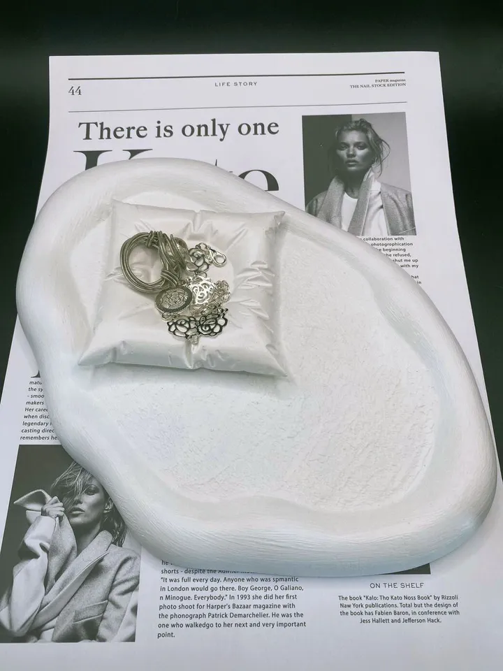 Decorative white plaster tray
