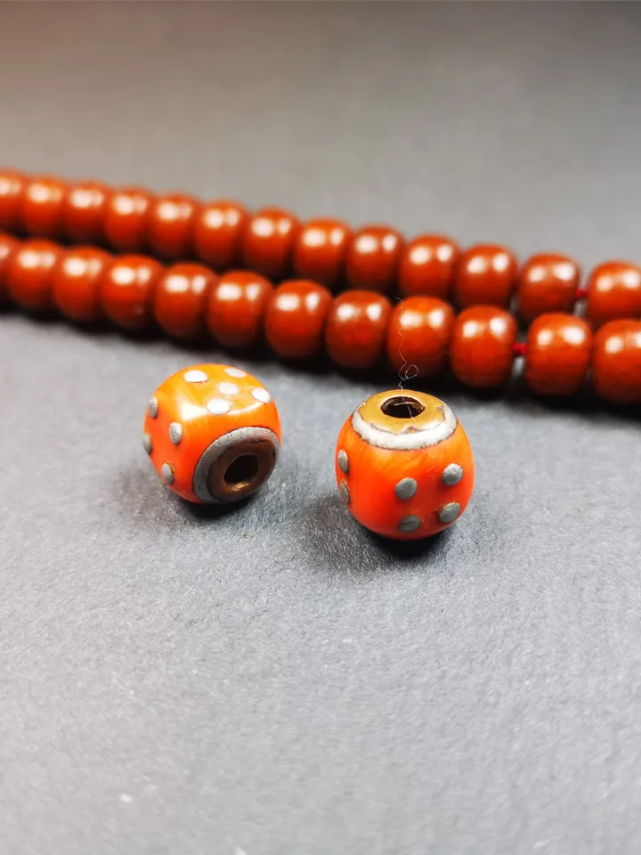 Gandhanra 1 Pair of Old Plastic Dice Beads,Marker Beads for Mala Necklace,Prayer Beads Accessories,0.47&quot; × 0.47&quot;