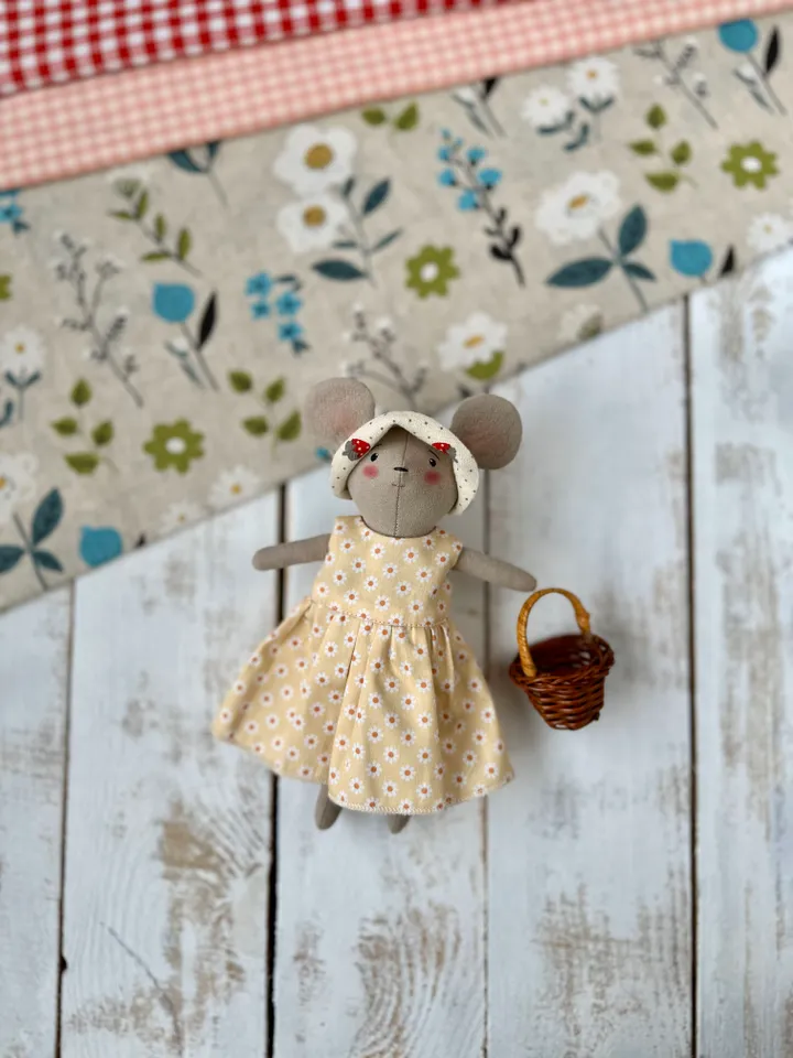 PDF Pattern of a toy mouse with a set of clothes