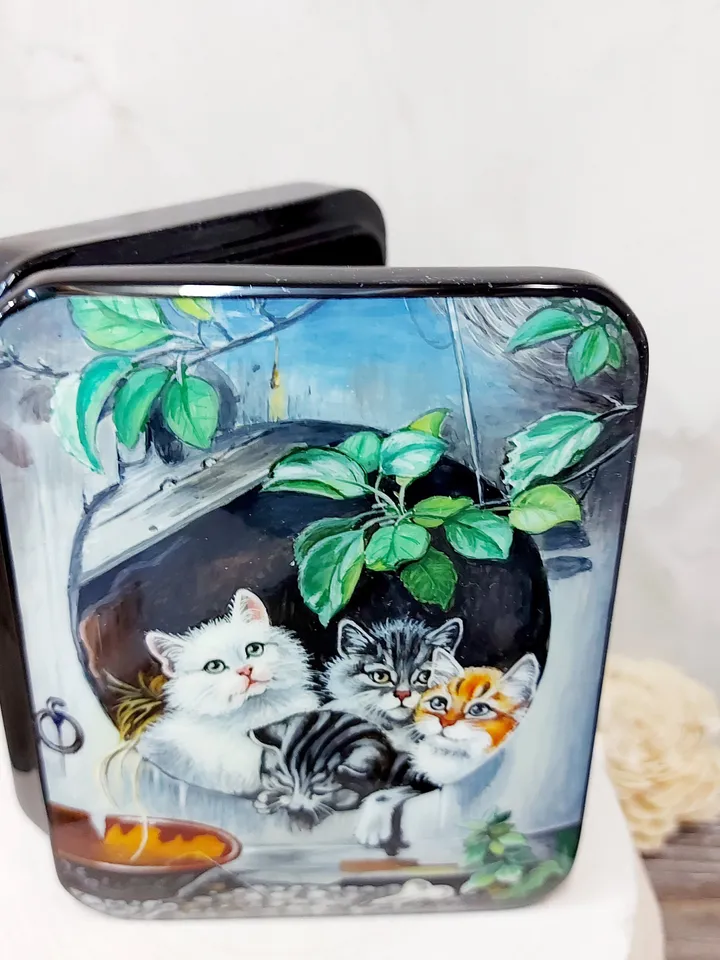 Hand-painted Lacquer box "Kittens" Miniature painting Beautiful work Jewelry box Mother-of-pearl made of Papier-mache Art gift Fedoskino