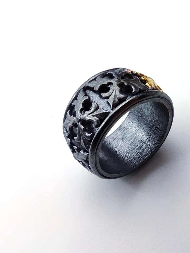 Gorgeous Fleur de Lis Ring