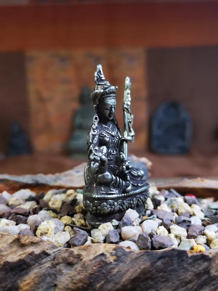 Lotus Born-Guru Rinpoche,Gandhanra 13 Types Retro Handcarved Mini Brass Tibet Tantric Buddha Statue,Top Collection Figurine Amulet