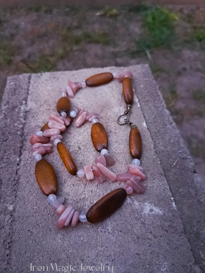 Necklace with Sunstone, Agate and Wood Beads