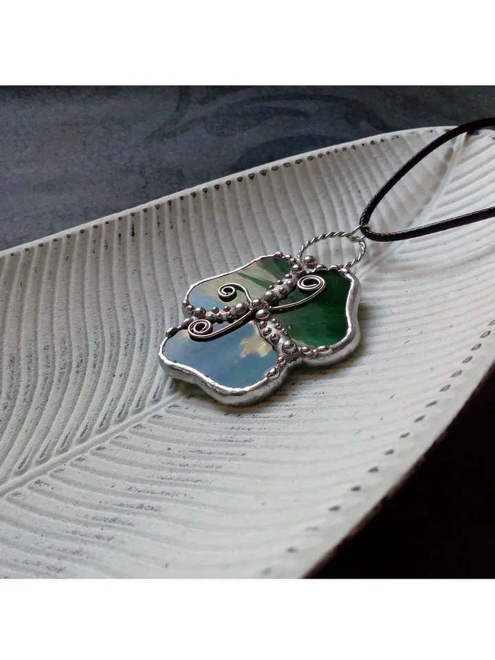 Lucky shamrock, Green trefoil, st patricksday, Shamrock pendant, Irish necklace, Clover leaf necklace, St Patrick