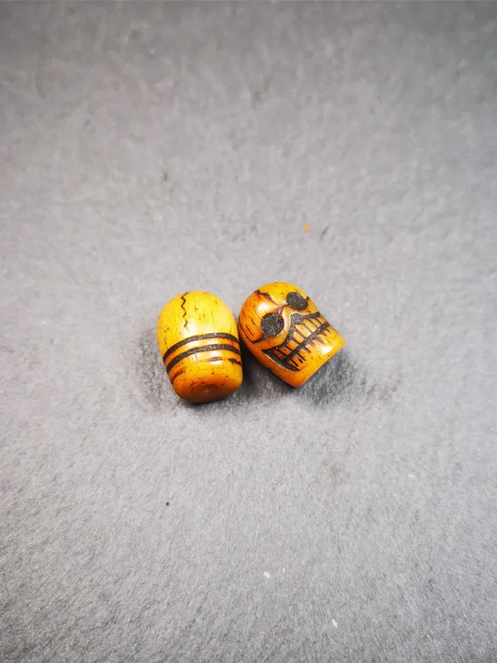Gandhanra 1 Pair of Yak Bone Skull Beads,Marker Beads for Mala Necklace,Prayer Beads Accessories,0.4" × 0.5"
