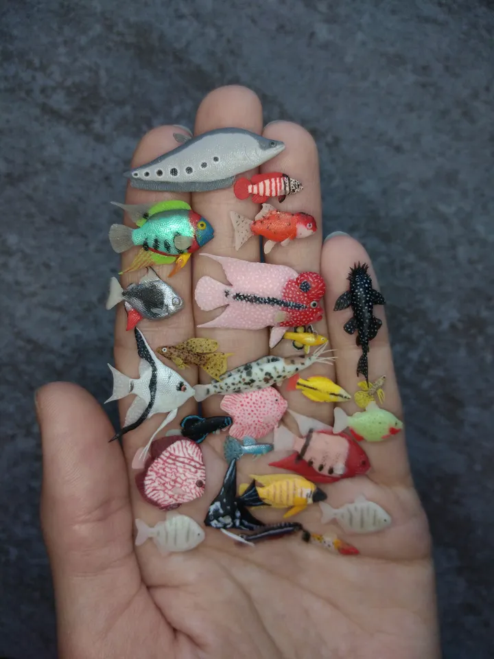 Set of miniature aquarium fish 25 pcs, tiny fish for diorama, dollhouse or resin art
