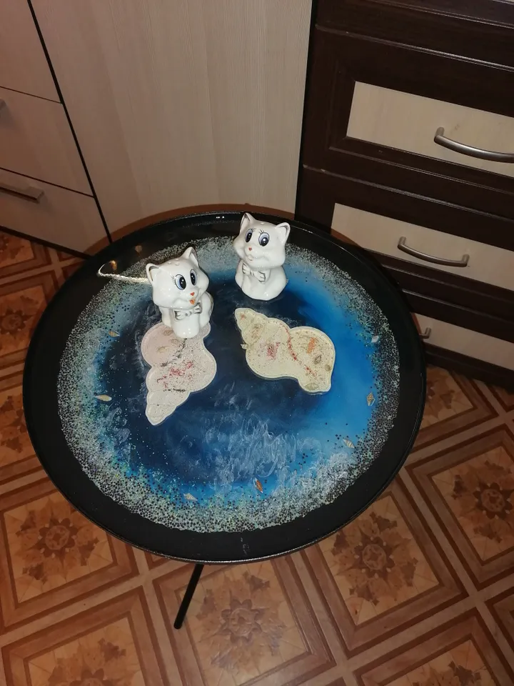 Столик ручной работы
