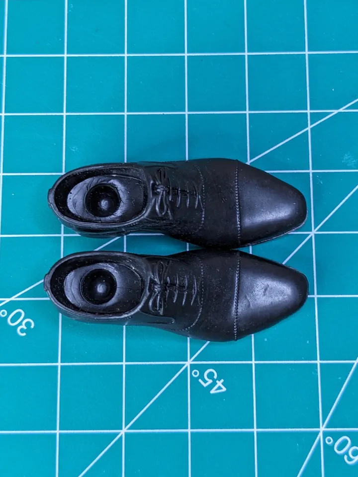 Classic black solid shoes with a connector system for 1/6 scale male action figure dolls