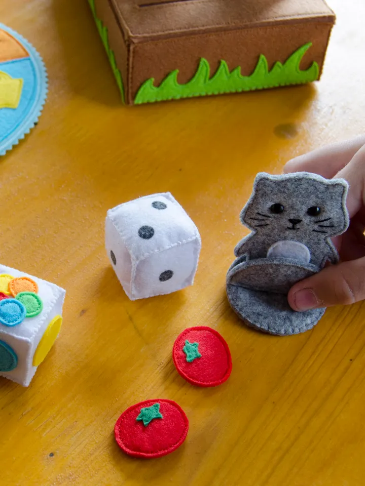 Boardgame from felt Save vegetable garden, Pattern and Tutorial, PDF, SVG