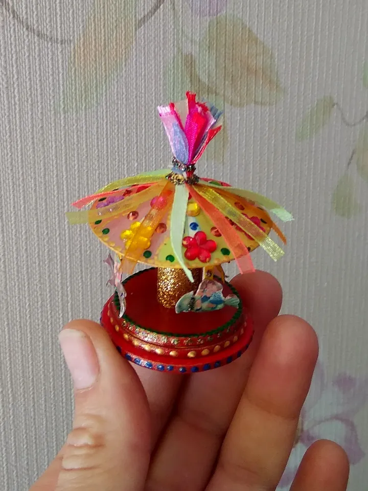 Miniature carousel. Dollhouse miniature.1:12 scale.