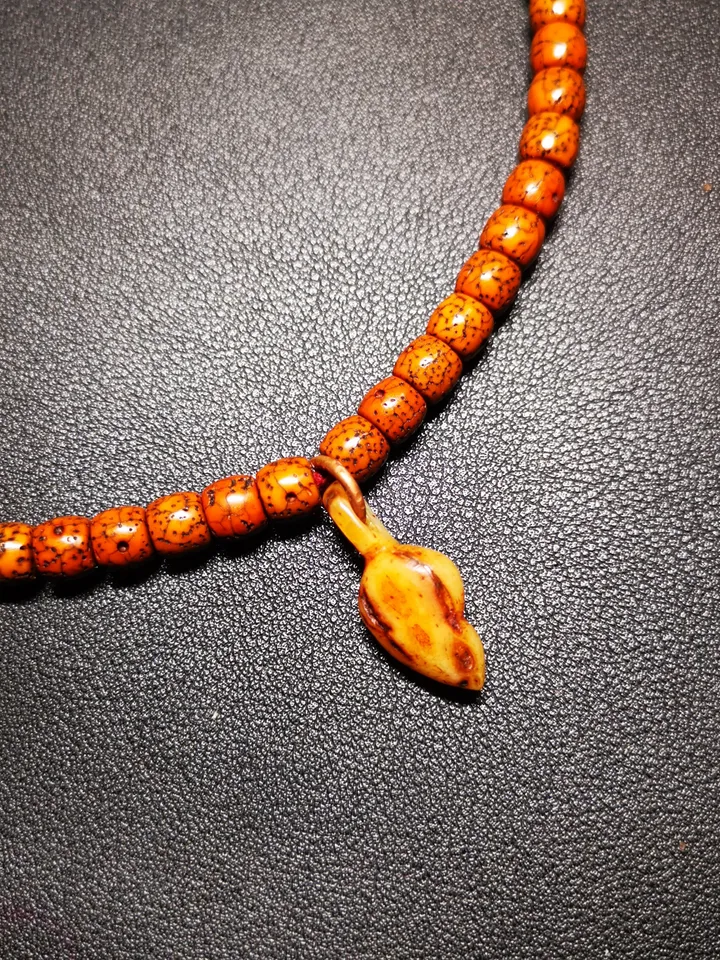 Gandhanra Tibetan Shankha Amulet,Yak Bone Carved Conch Bead Counter Clip Pendant for Mala, Prayer Bead Accessories