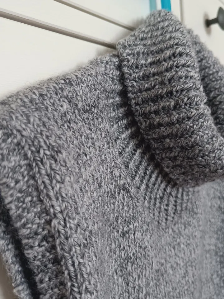 Women neckwarmer knitting pattern pdf Cozy neckwarmer high neck knitting pattern