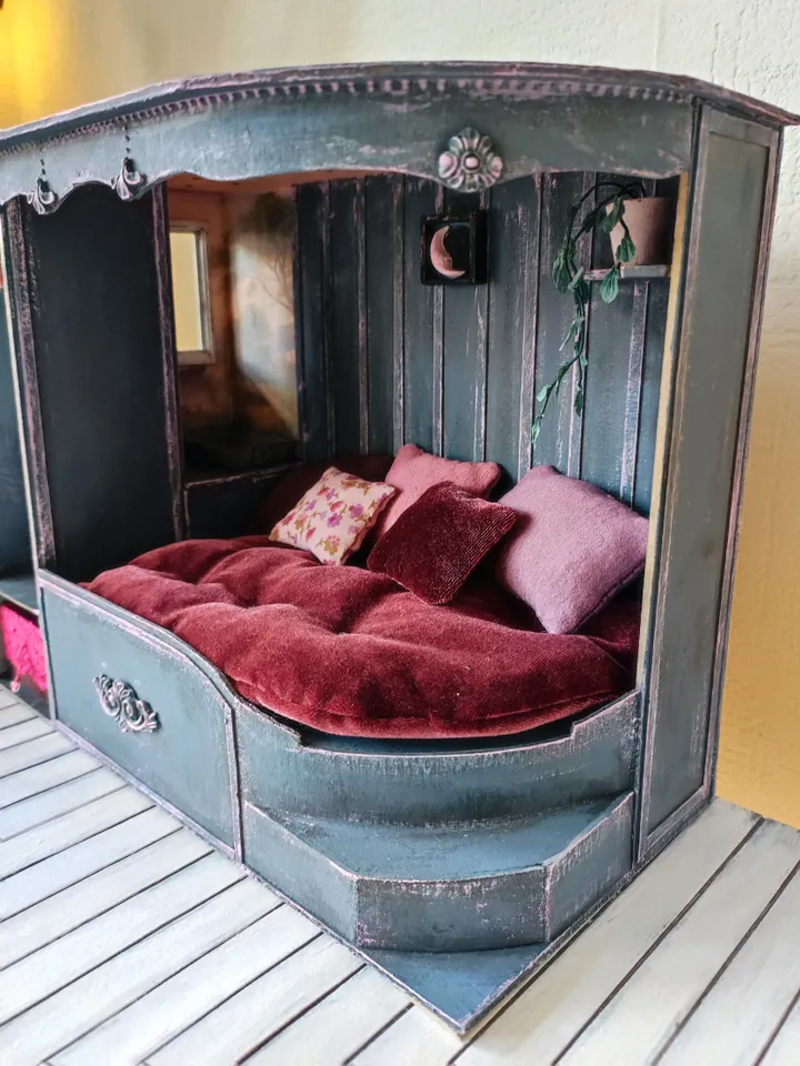 Roombox Doll Bed 1/12 Shabby chic royal blue