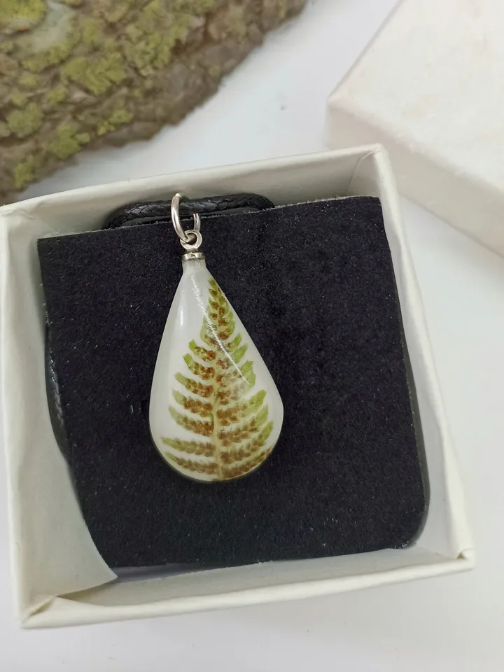 Fern charm necklace Minimalist pendant for nature lovers Real fern leaf in expoxy resin