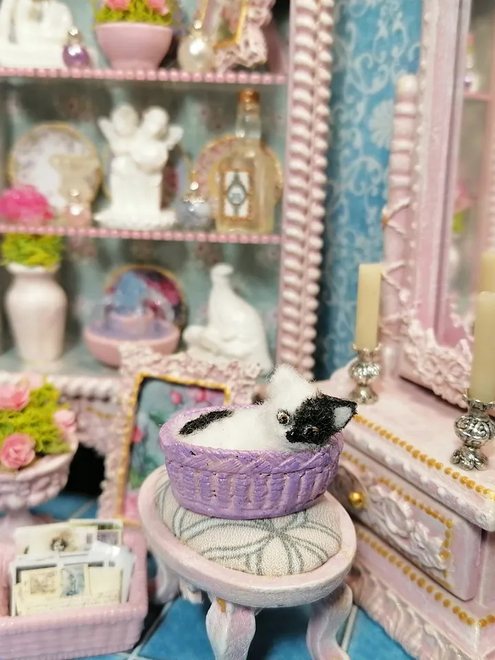 Cat in a basket. Dollhouse miniature.