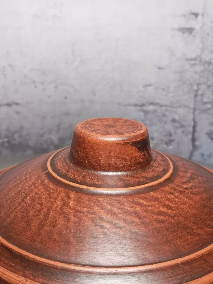 Pottery casserole 84.53 fl.oz Handmade from red clay, carved pattern