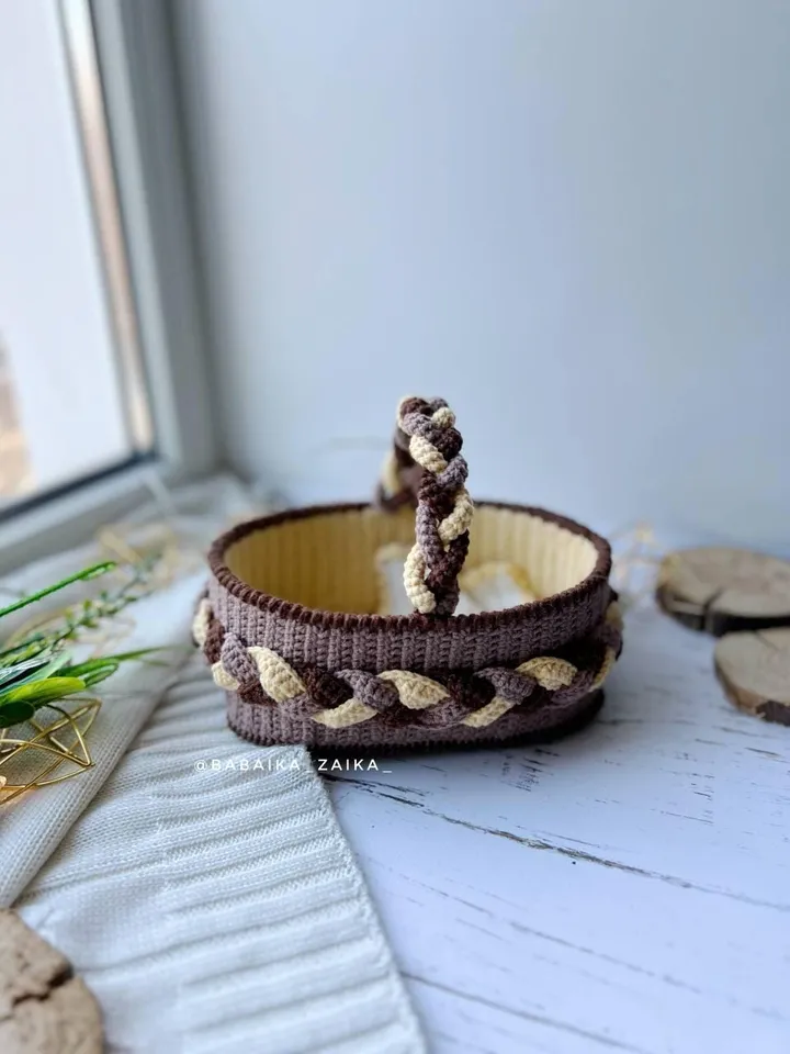 PDF Crochet Pattern Baby Horse in a Basket, Amigurumi horse pattern, Crochet horse, Cute horse, Animal pattern, Small Baby Toy Pattern