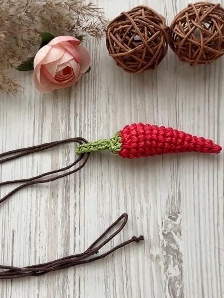 Crochet pattern pepper pendant digital instant download and video tutorial, bags charm, vegetable creature crochet, keychain pepper crochet